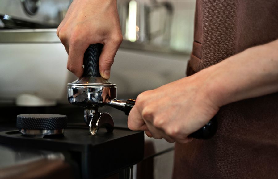 Prensando el cafe expreso